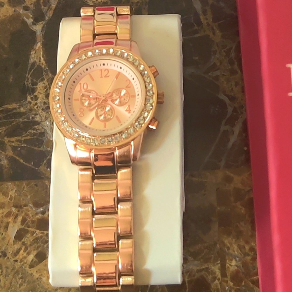 Merona Gold Pink 🩷 Watch - Picture 4 of 4